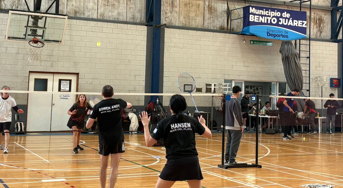 Gran convocatoria en el 4° Torneo Senior de Bádminton en Benito Juárez