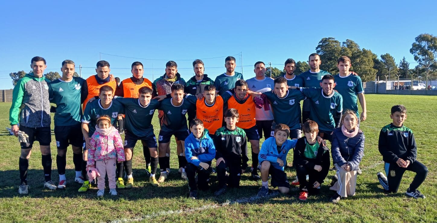 Argentino lo ganó sobre el final y sigue en la pelea